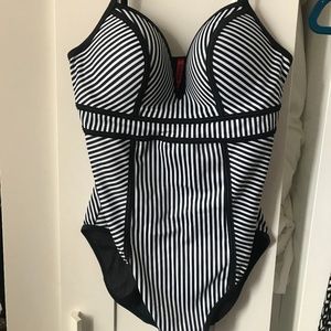 Spanx Sweetheart Thin Stripe Swimsuit Black sz 12